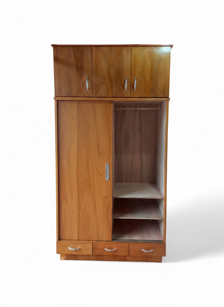 Ropero con puertas superiores